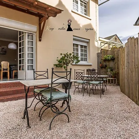 Maison Rejeanne, La Retro Chic A Holiday home