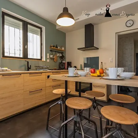Maison Rejeanne, La Retro Chic A